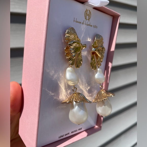 NEW House Of Harlow 1960 Gold Tone Leaf And Faux Pearl Dangle Drop Earrings - Picture 8 of 12